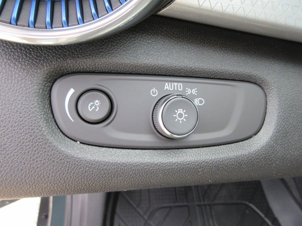 New 2026 Chevrolet Trax LT w/ LPO, Blackout Package FWD image 22
