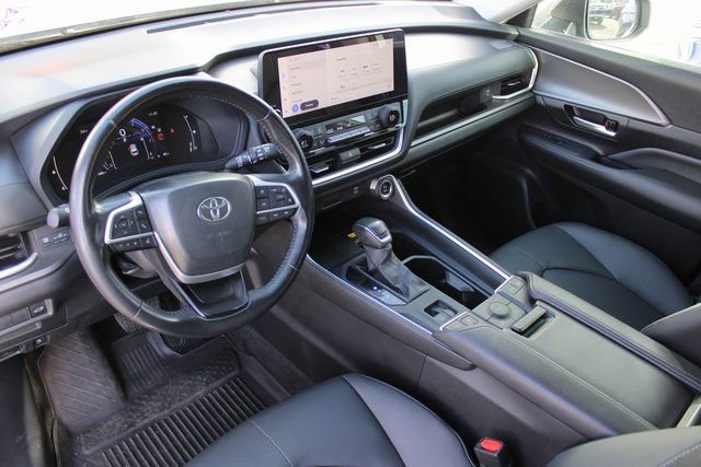 Used 2024 Toyota Grand Highlander XLE image 2