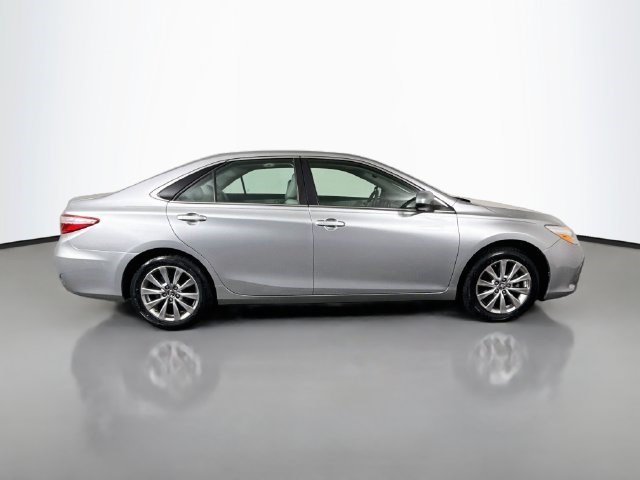 Used 2017 Toyota Camry XLE w/ Moonroof Package FWD image 11