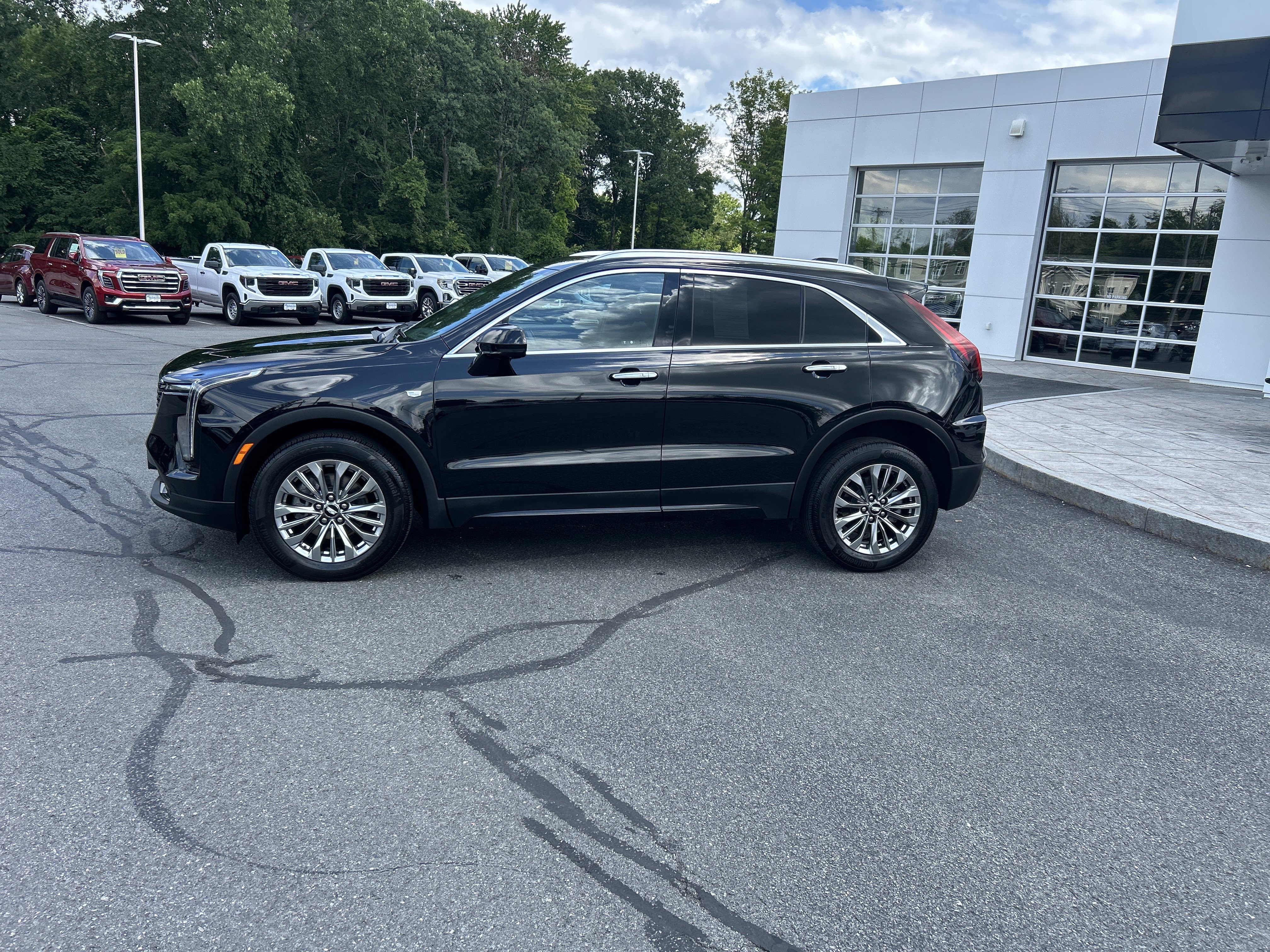 Certified 2025 Cadillac XT4 Premium Luxury w/ Cold Weather Package AWD/4WD image 2
