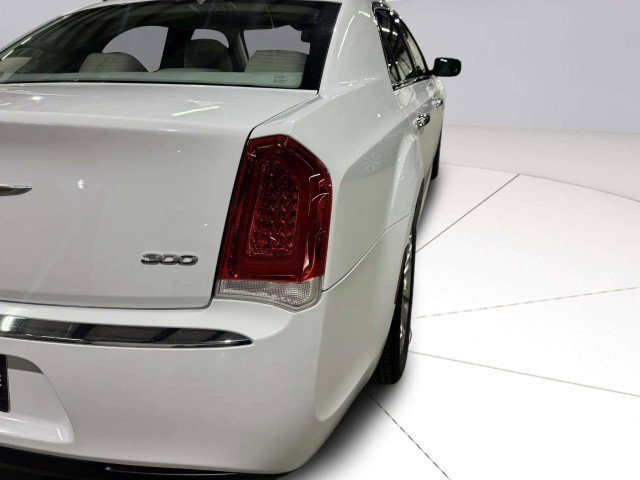 Used 2016 Chrysler 300 Limited w/ Driver Convenience Group image 12