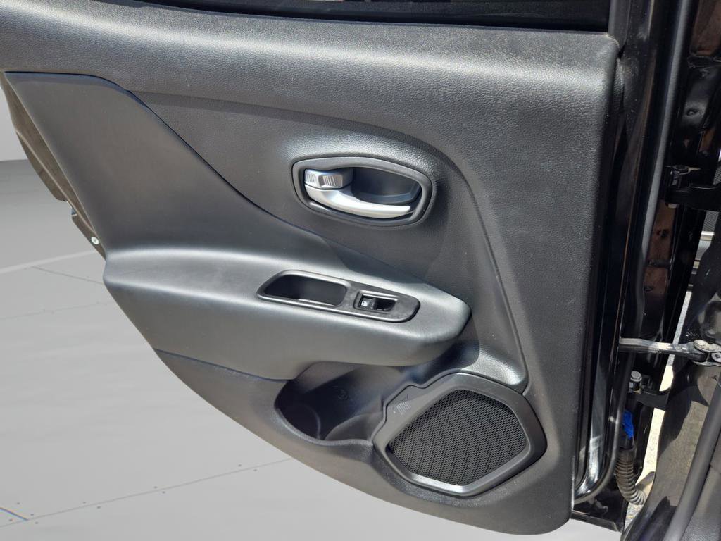 Certified 2023 Jeep Renegade Latitude w/ Premium Group image 30