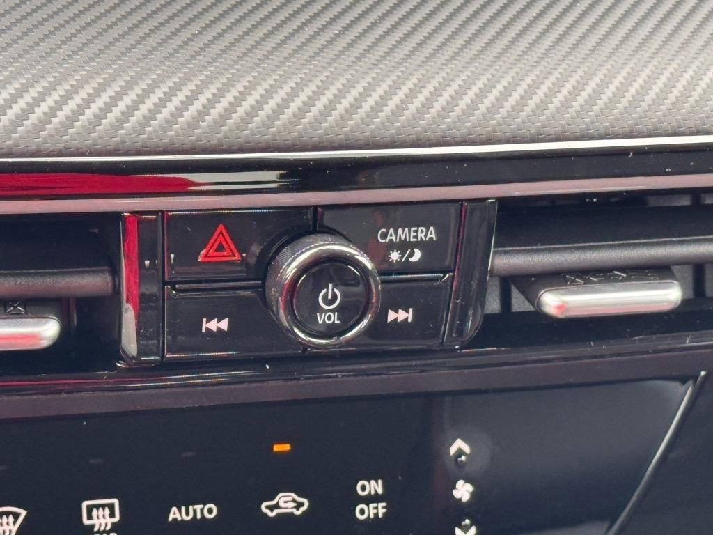 Certified 2025 Nissan Kicks SR image 9