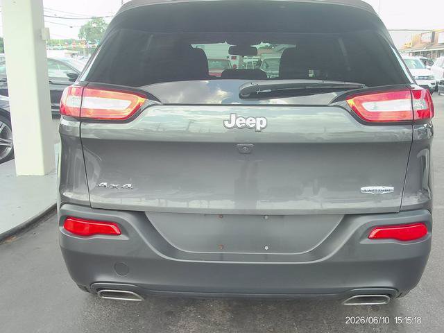 Used 2016 Jeep Cherokee Latitude w/ Cold Weather Group AWD/4WD image 4