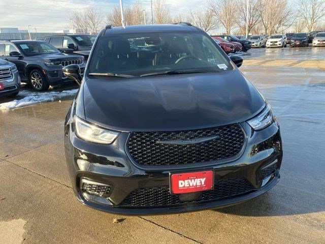 New 2026 Chrysler Pacifica Select w/ S Appearance Package FWD image 2