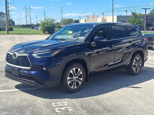 Used 2021 Toyota Highlander XLE AWD/4WD image 9