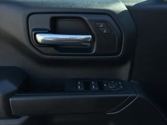 Used 2023 Chevrolet Silverado 1500 Custom image 17