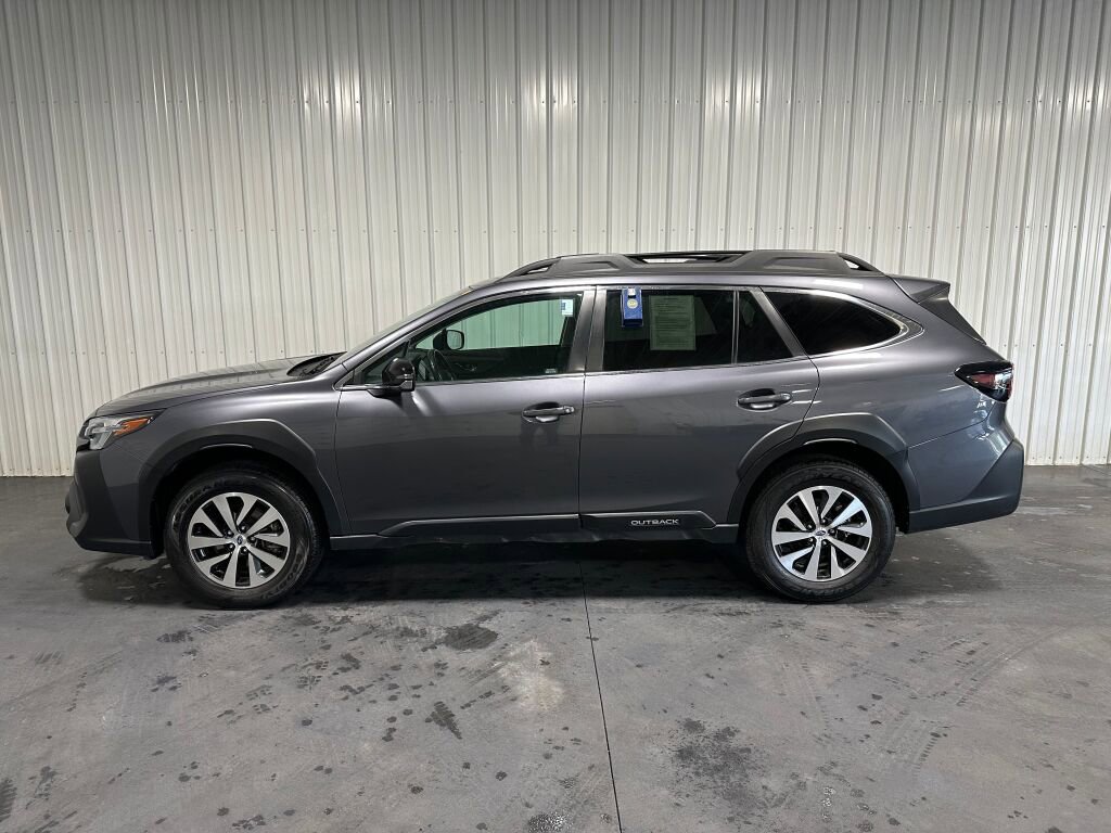 Used 2024 Subaru Outback Premium image 4