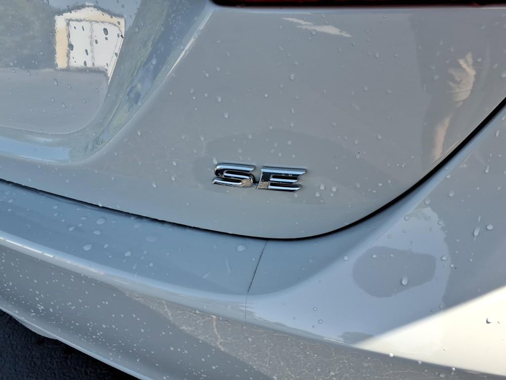 Used 2023 Toyota Camry SE image 9