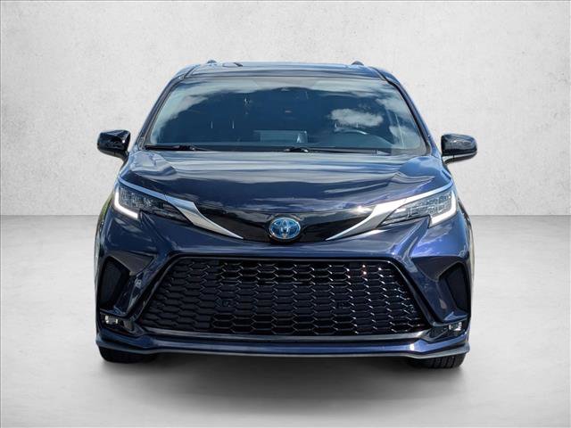 Used 2021 Toyota Sienna XSE w/ XSE Plus Package image 2
