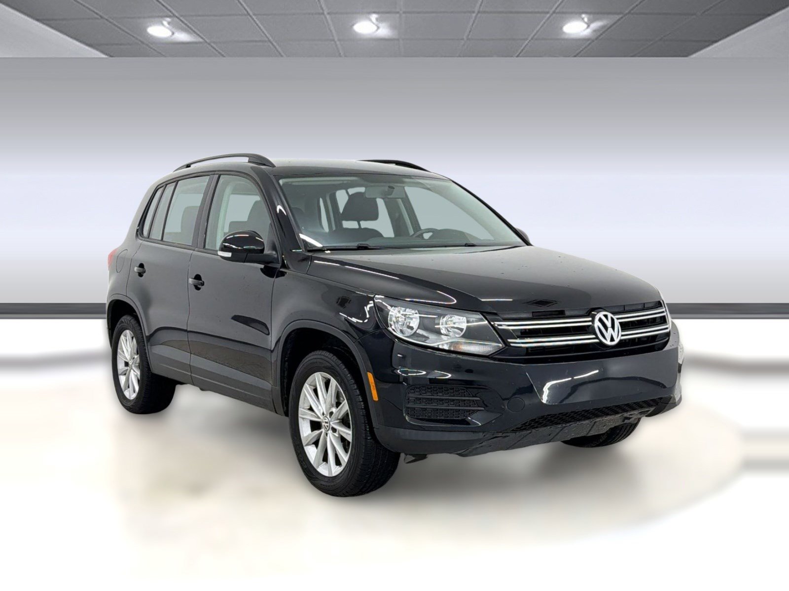Used 2017 Volkswagen Tiguan S image 7