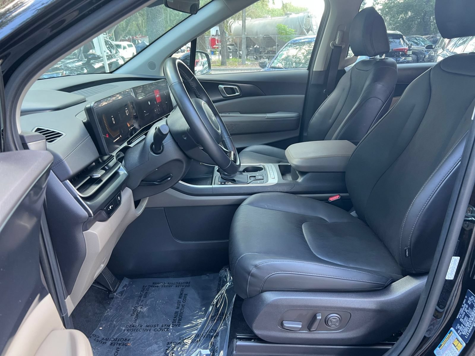 Used 2026 Kia Carnival FWD image 29