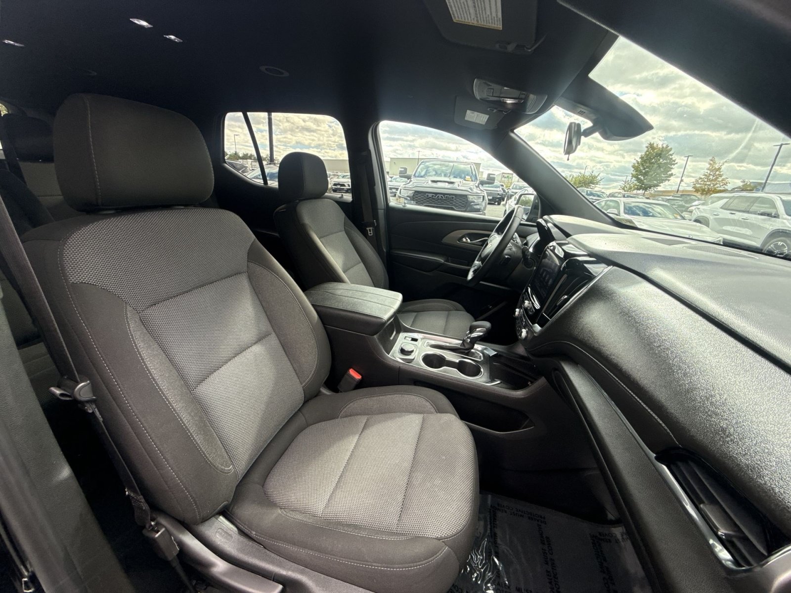 Used 2023 Chevrolet Traverse LT FWD image 28
