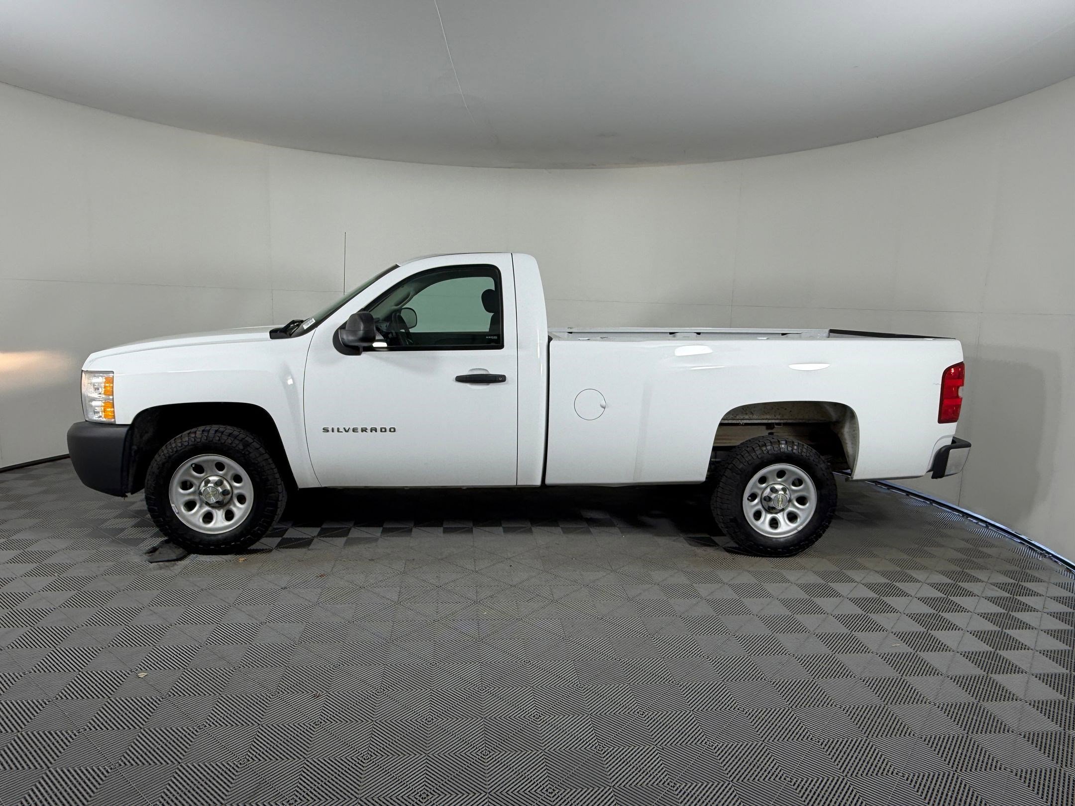 Used 2013 Chevrolet Silverado 1500 W/T image 2