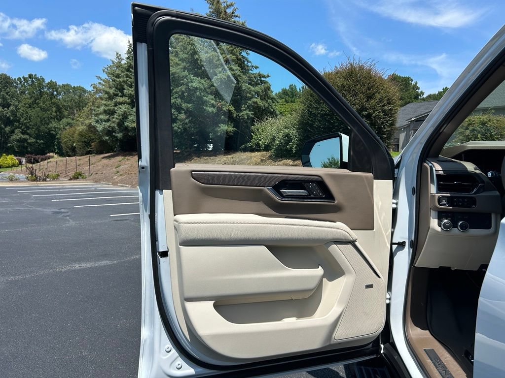 Used 2026 GMC Yukon XL Denali w/ Sun & Power Step Package AWD/4WD image 61