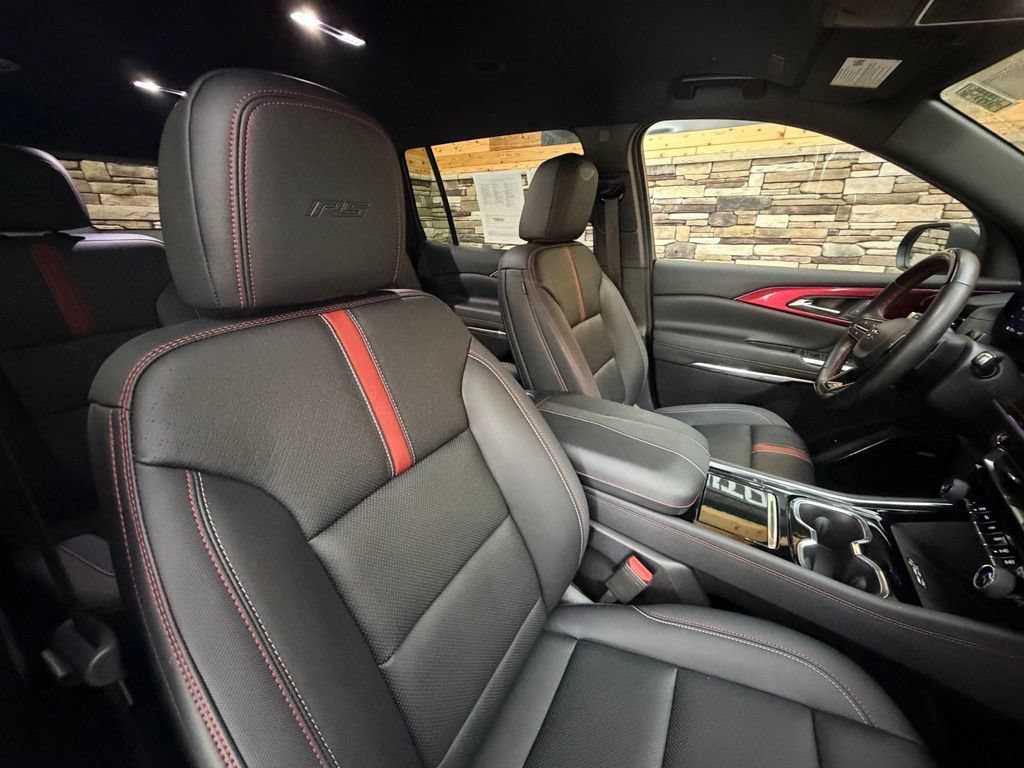 Used 2025 Chevrolet Traverse RS w/ LPO, Floor Liner Package AWD/4WD image 25