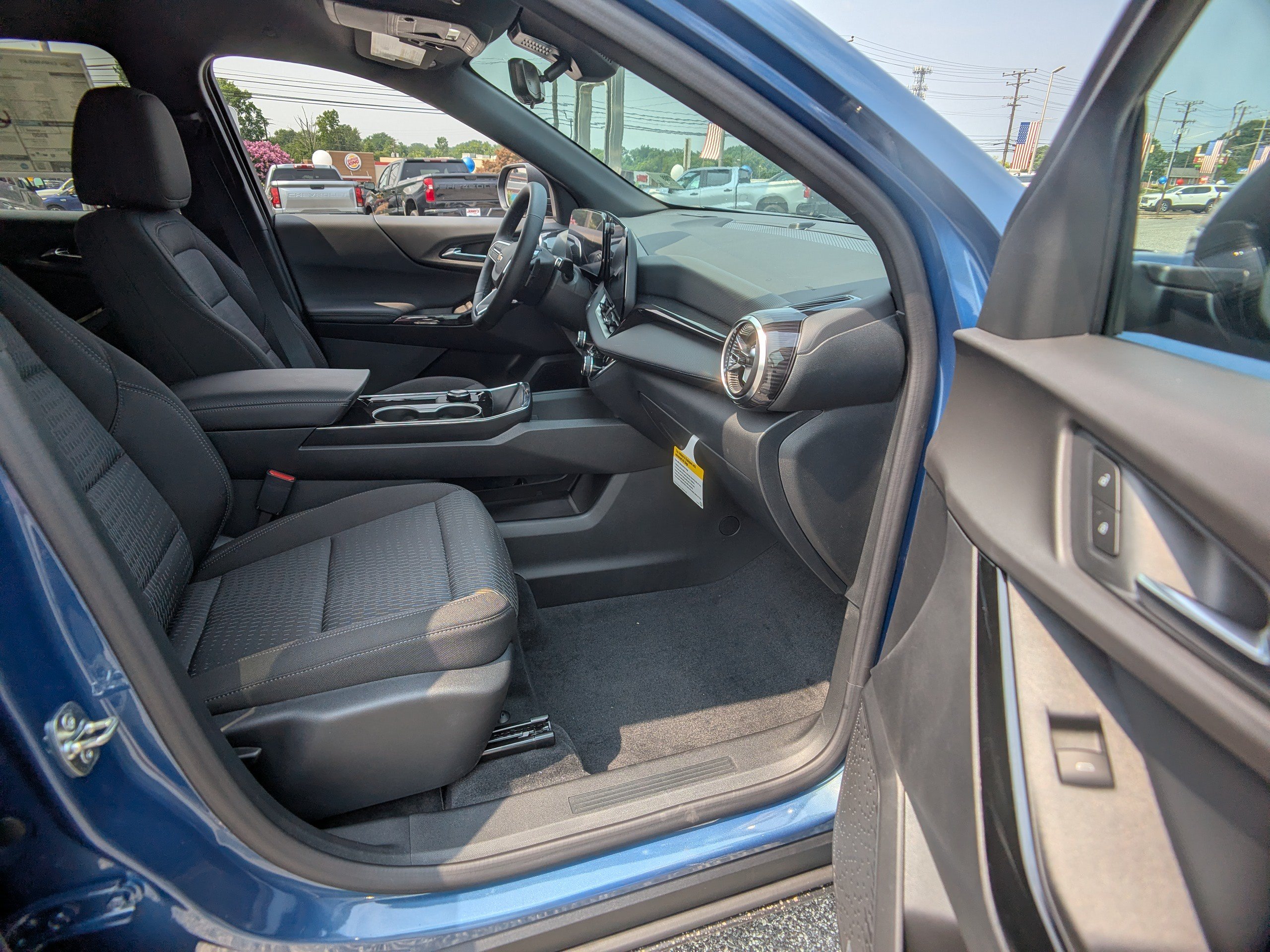 New 2027 Chevrolet Equinox LT w/ Safety and Technology Package FWD image 10