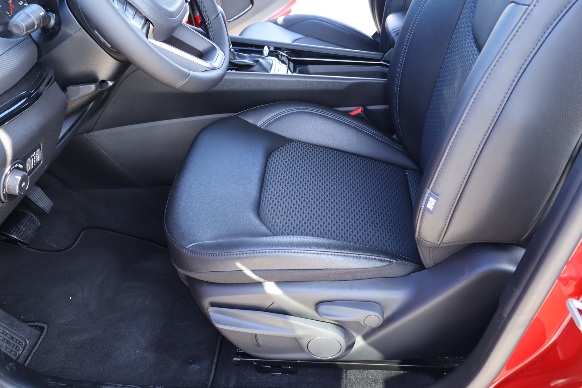 New 2026 Jeep Compass Latitude AWD/4WD image 11