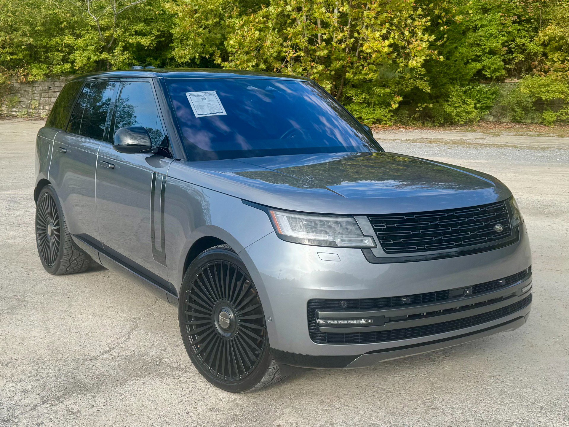 Used 2023 Land Rover Range Rover SE image 1