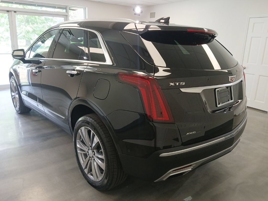 Certified 2025 Cadillac XT5 Premium Luxury w/ Technology Package AWD/4WD image 3