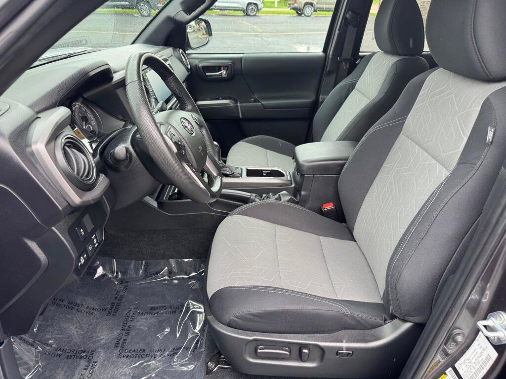 Certified 2022 Toyota Tacoma TRD Sport AWD/4WD image 6