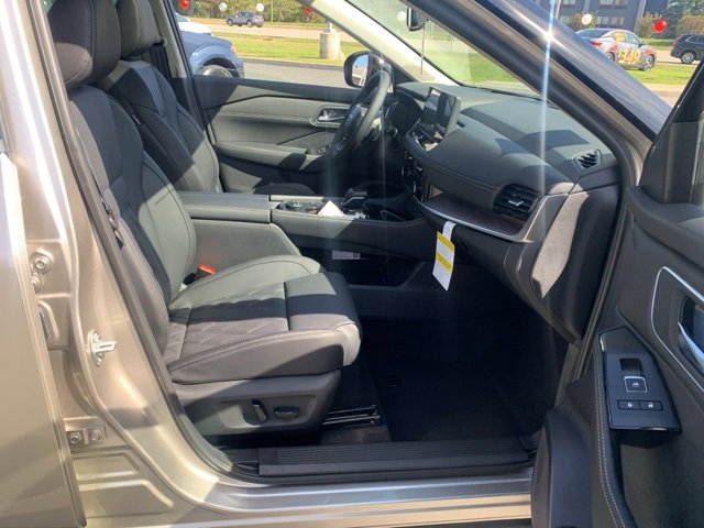 New 2026 Nissan Rogue Platinum image 34