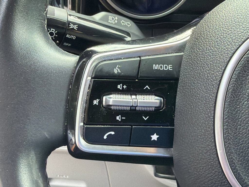 Used 2024 Kia Carnival EX FWD image 23