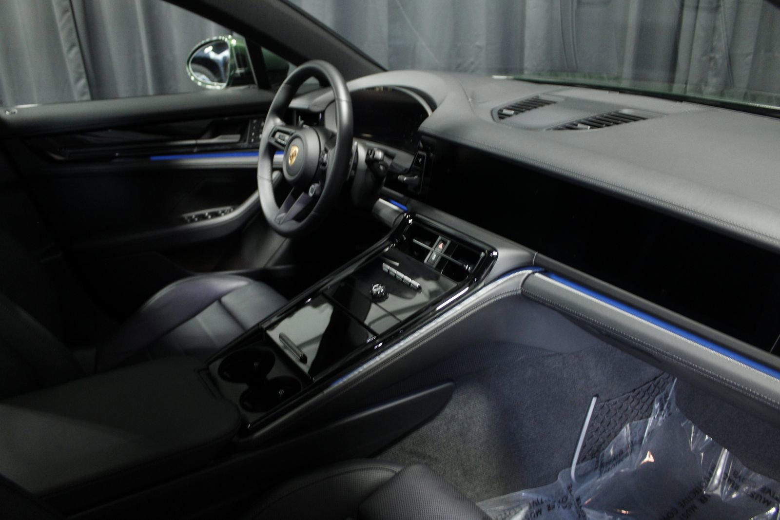 Used 2025 Porsche Panamera 4 image 30