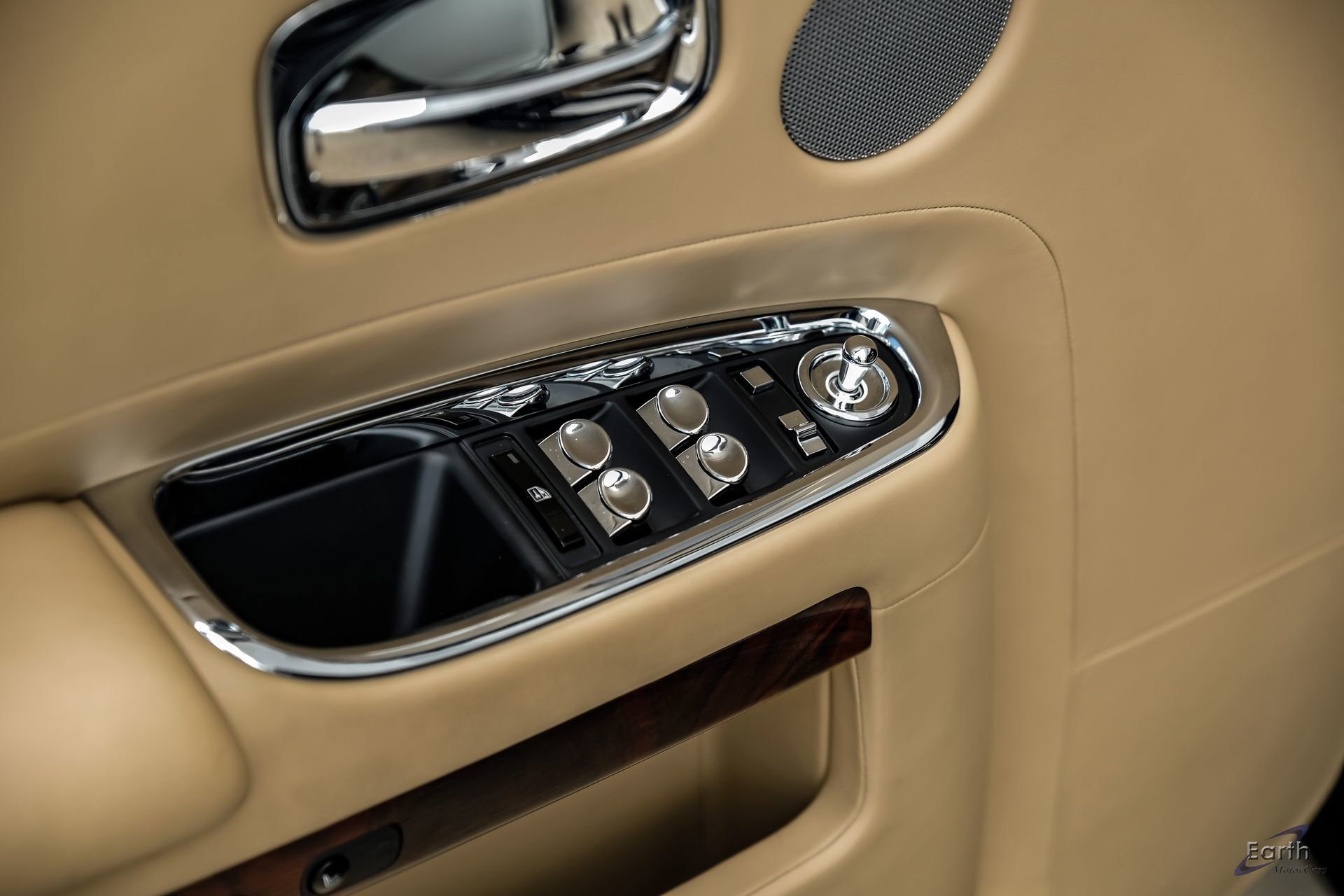 Used 2017 Rolls-Royce Ghost RWD image 98