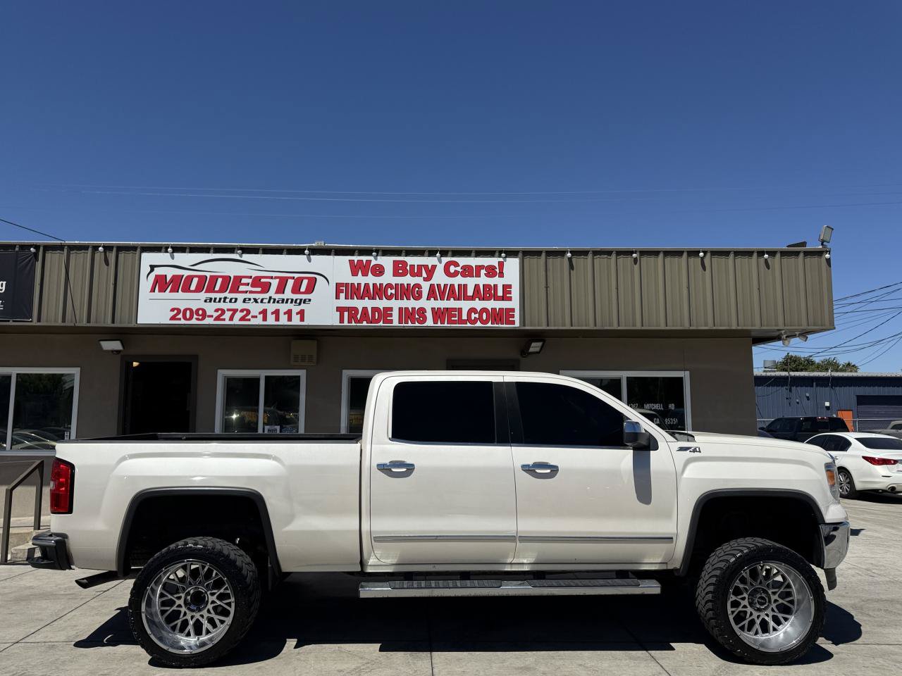 Used 2014 GMC Sierra 1500 SLT w/ SLT Crew Cab Value Package AWD/4WD image 2