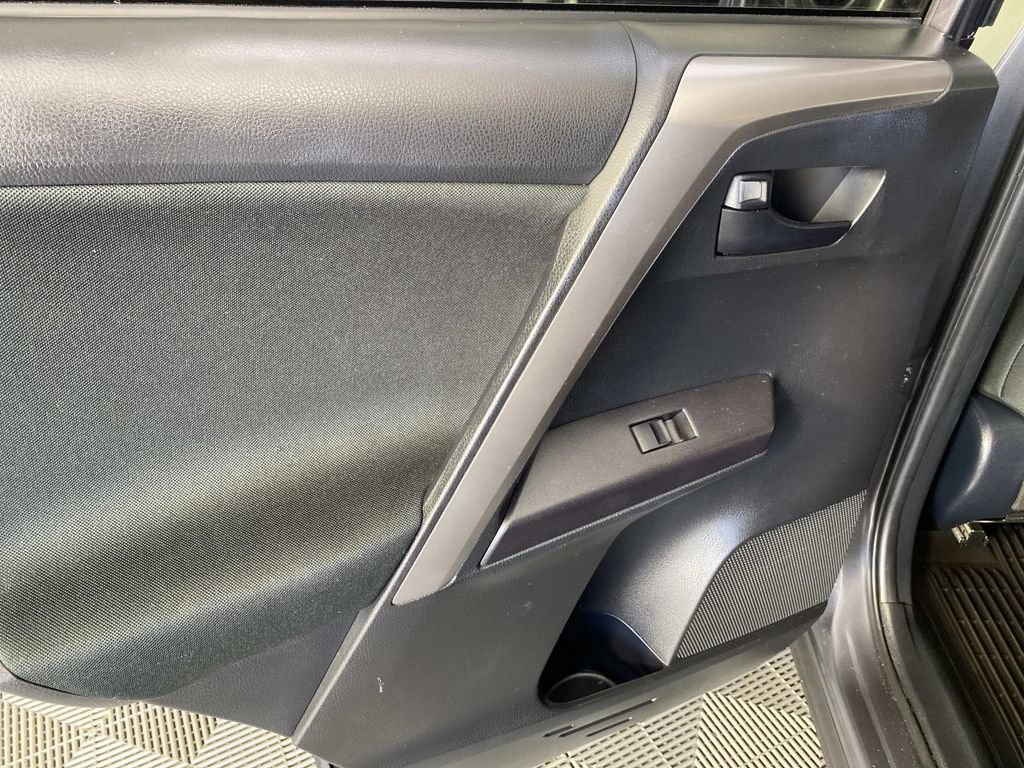 Used 2018 Toyota RAV4 LE w/ All Weather Liner Package AWD/4WD image 25