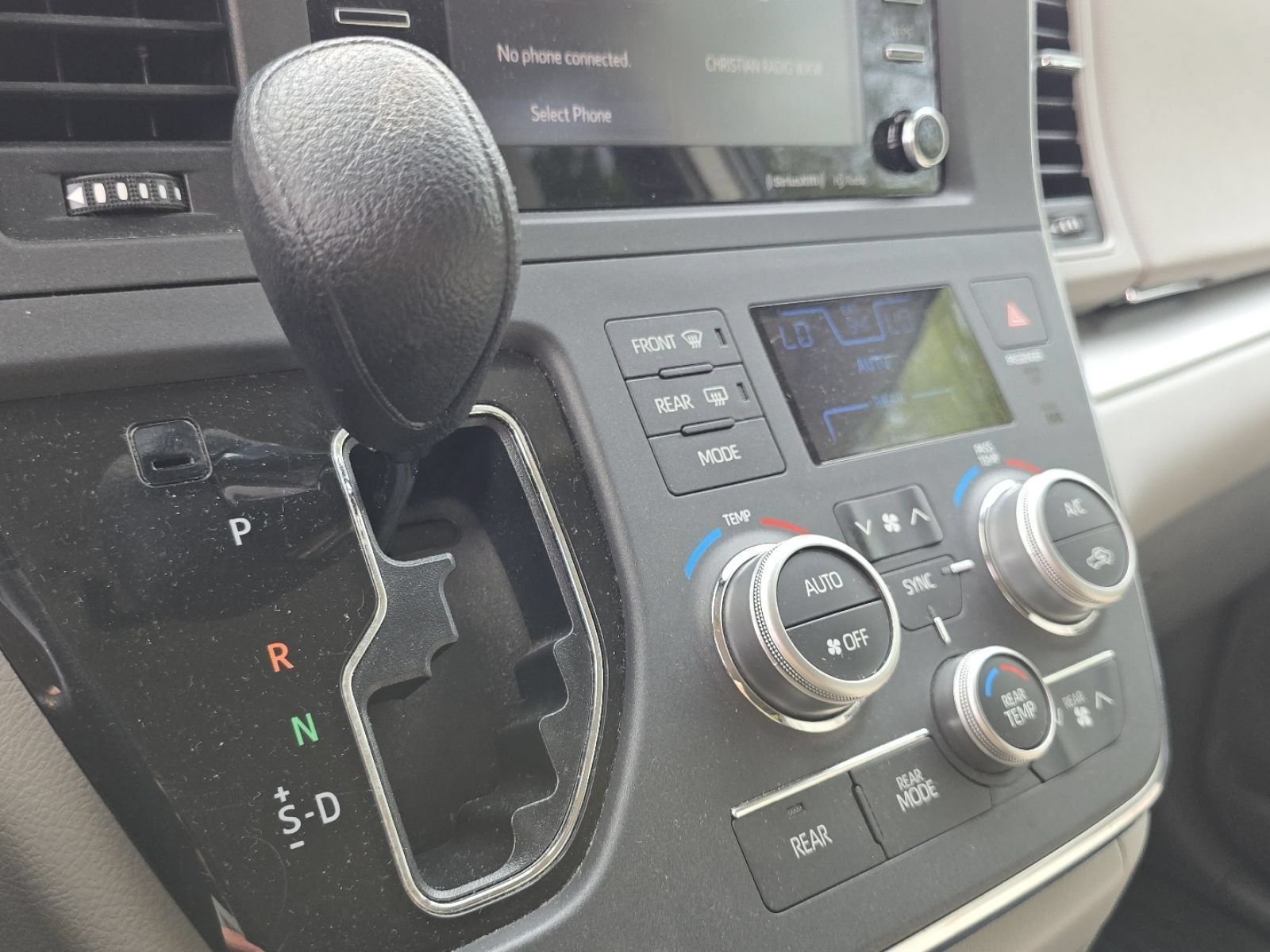 Used 2018 Toyota Sienna LE FWD image 30