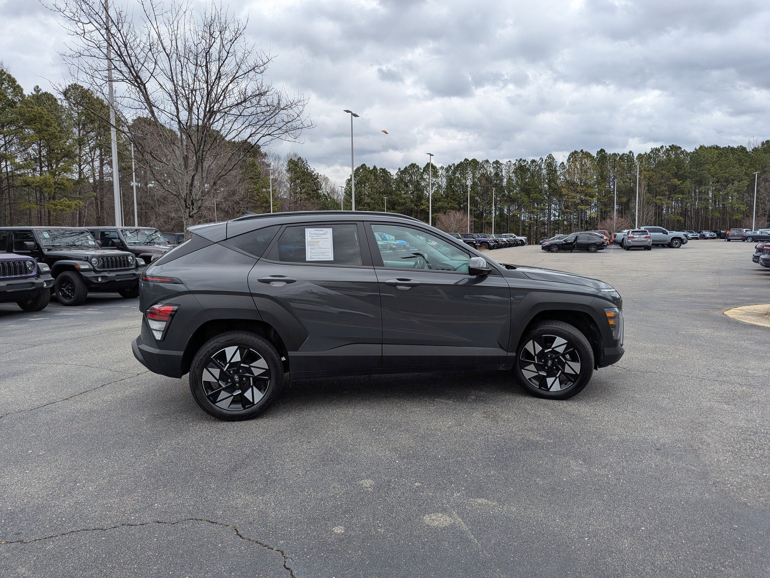 Used 2025 Hyundai Kona SEL image 4