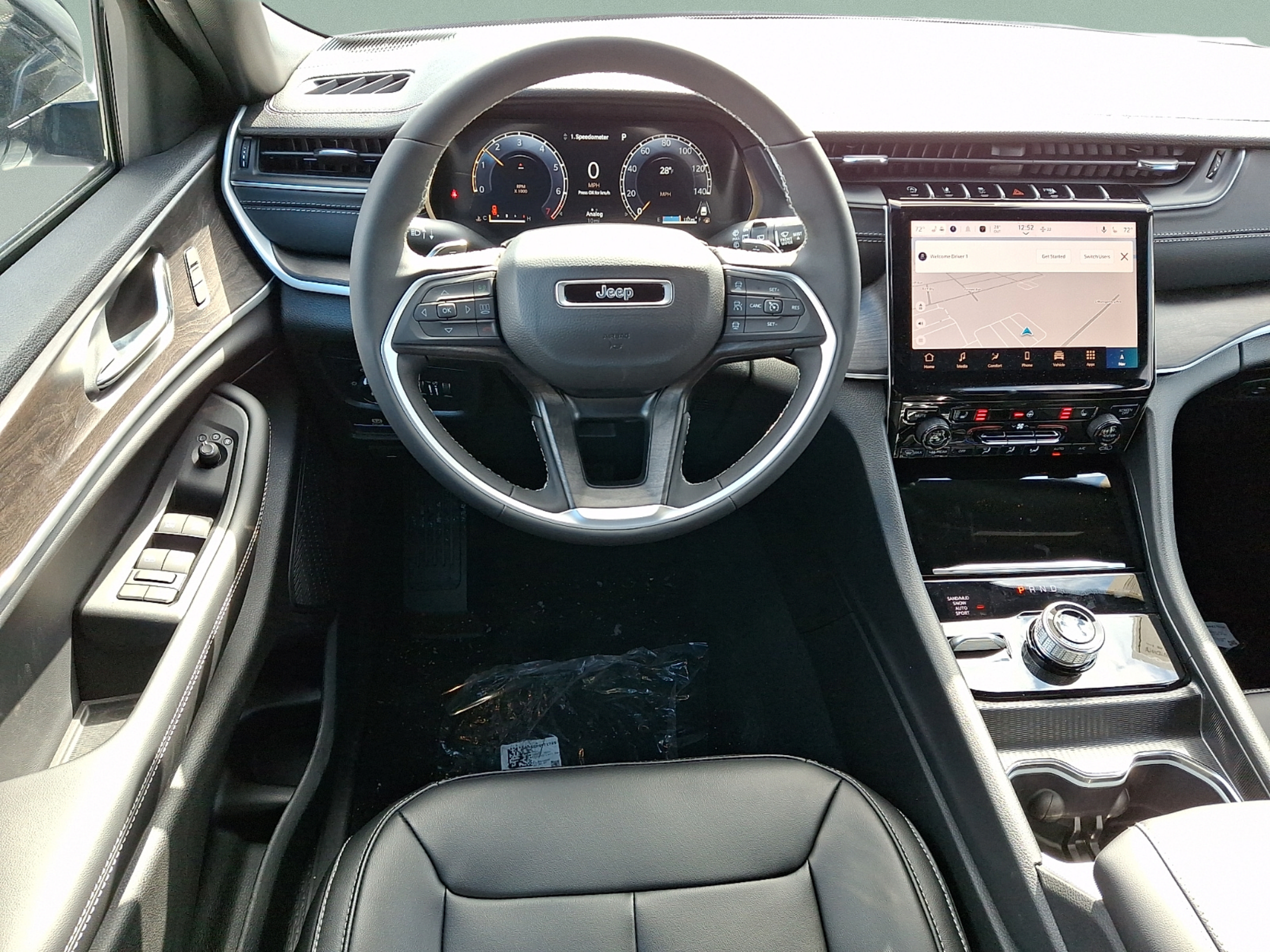 New 2025 Jeep Grand Cherokee Limited w/ Black Appearance Package AWD/4WD image 7