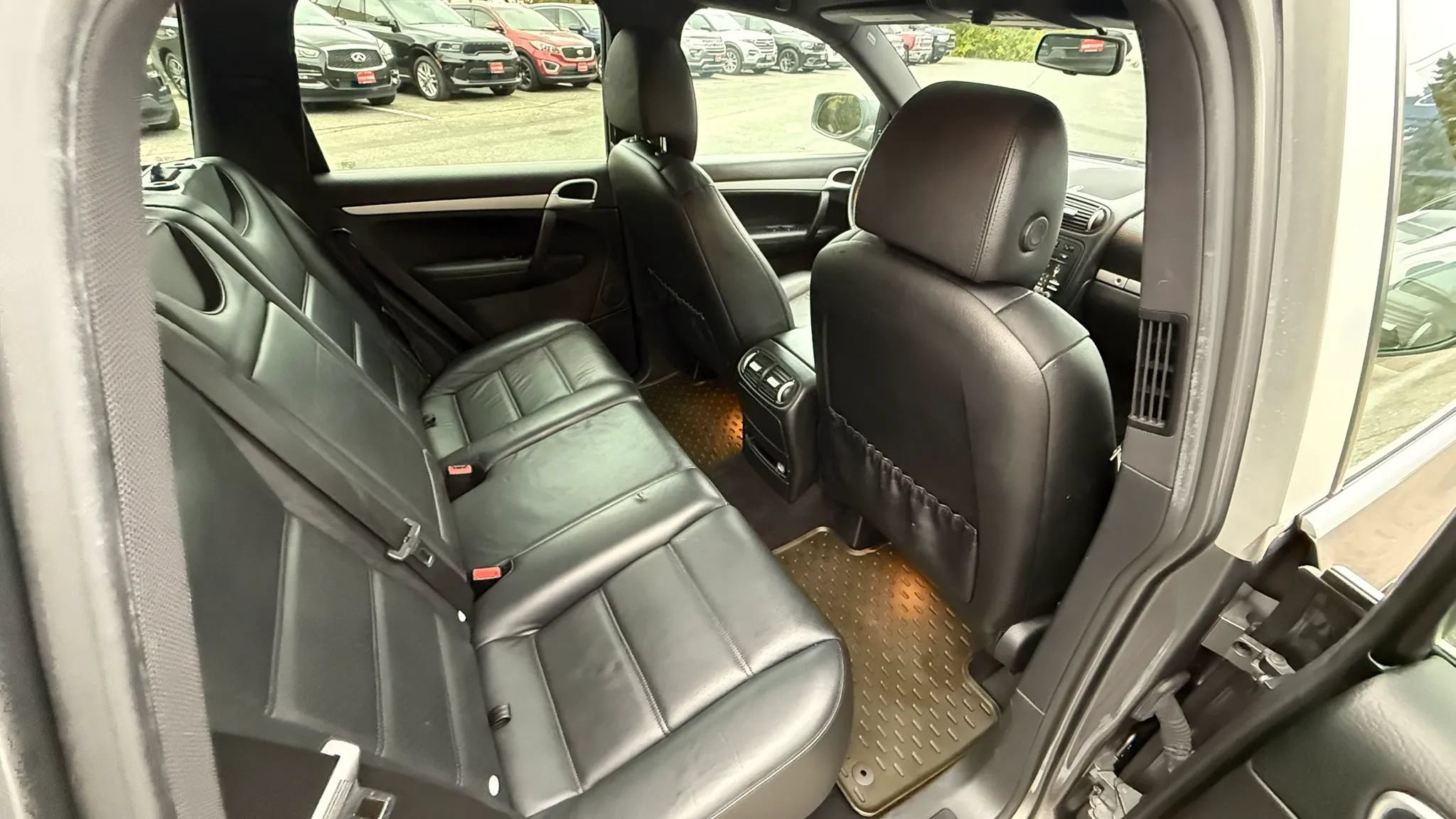 Used 2010 Porsche Cayenne AWD/4WD image 31