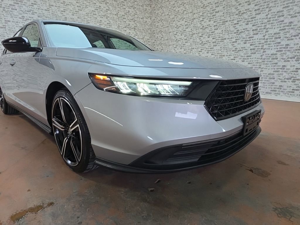 Used 2023 Honda Accord Sport image 7