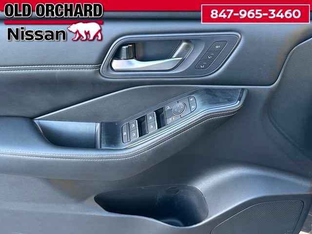 Used 2024 Nissan Rogue SL w/ SL Premium Package image 9