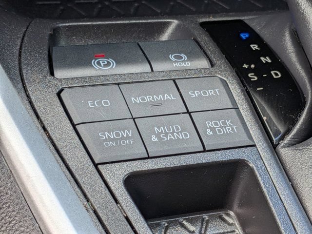 Used 2025 Toyota RAV4 XLE AWD/4WD image 21