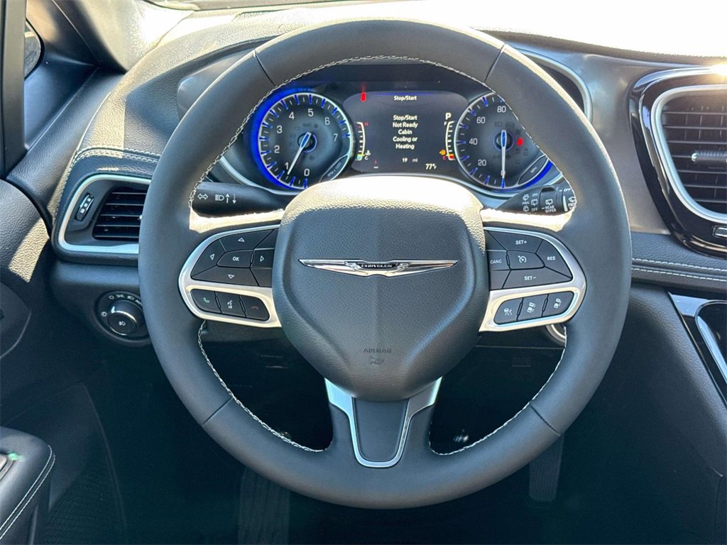 New 2026 Chrysler Pacifica Select image 11
