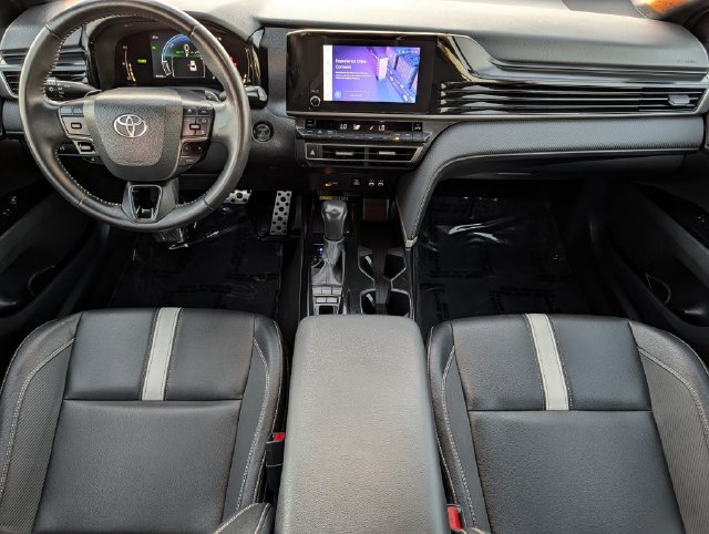 Used 2025 Toyota Camry SE FWD image 11