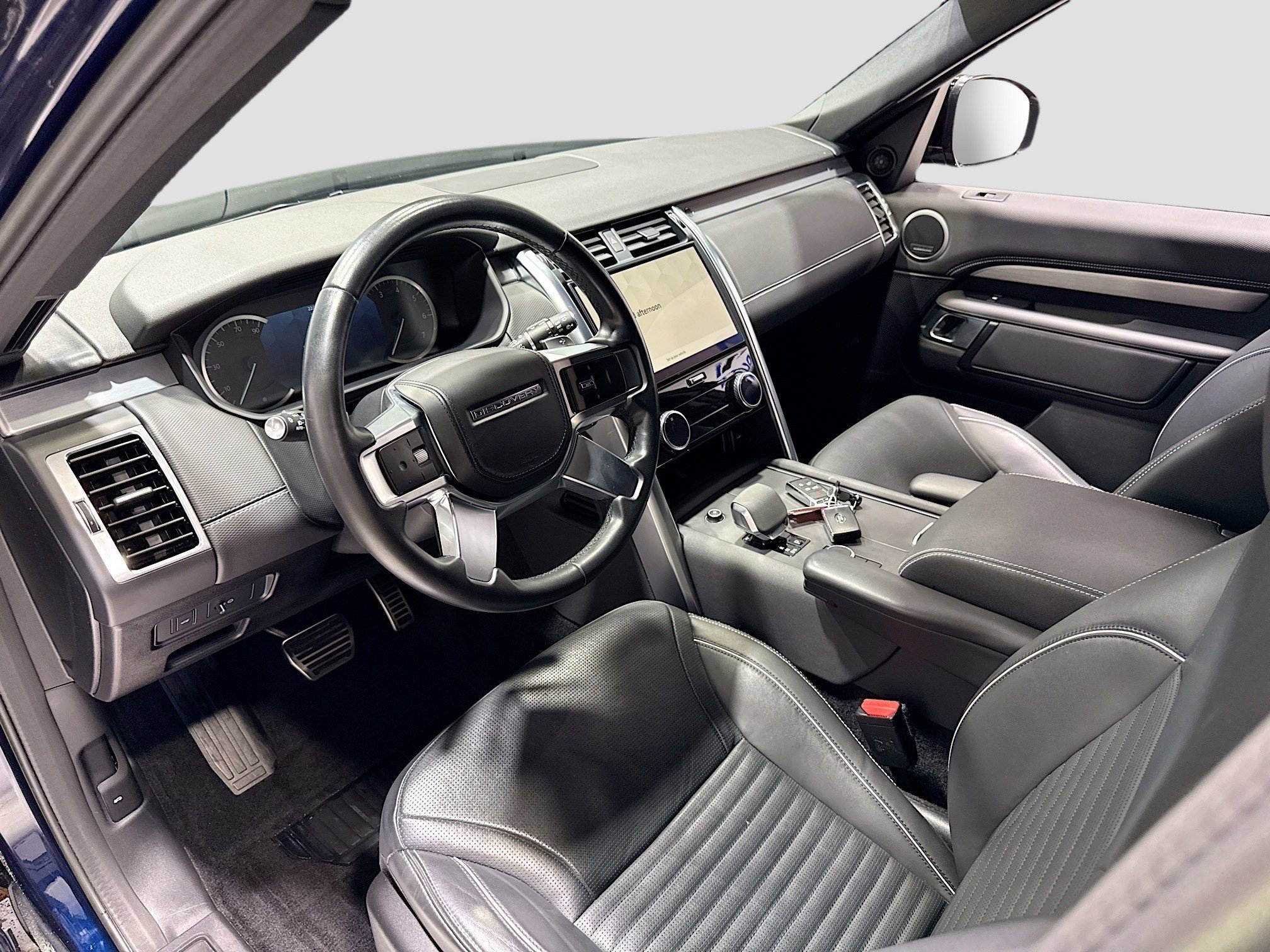 Used 2023 Land Rover Discovery HSE R-Dynamic AWD/4WD image 9