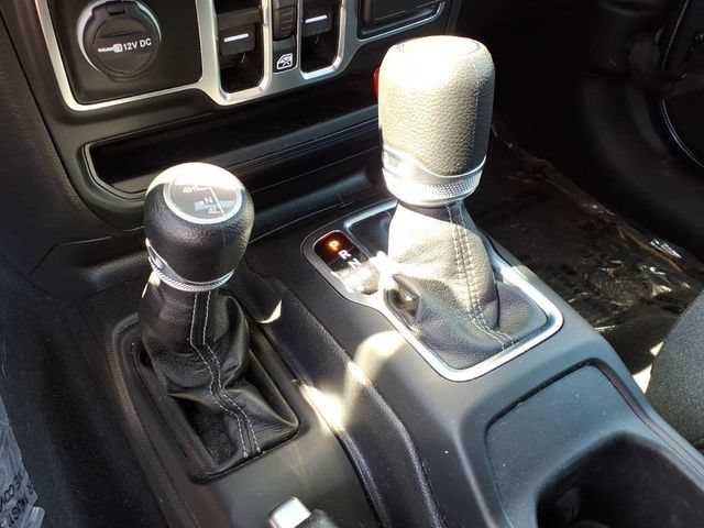 Used 2025 Jeep Wrangler Unlimited Sahara AWD/4WD image 18