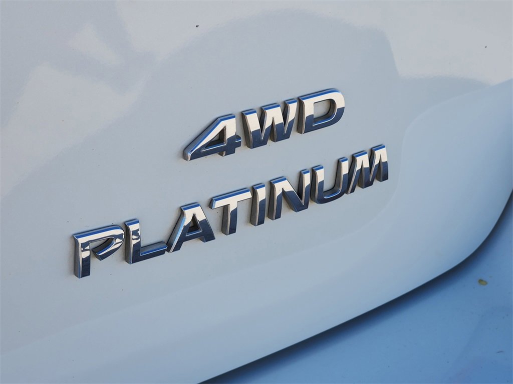 Used 2018 Nissan Pathfinder Platinum image 10