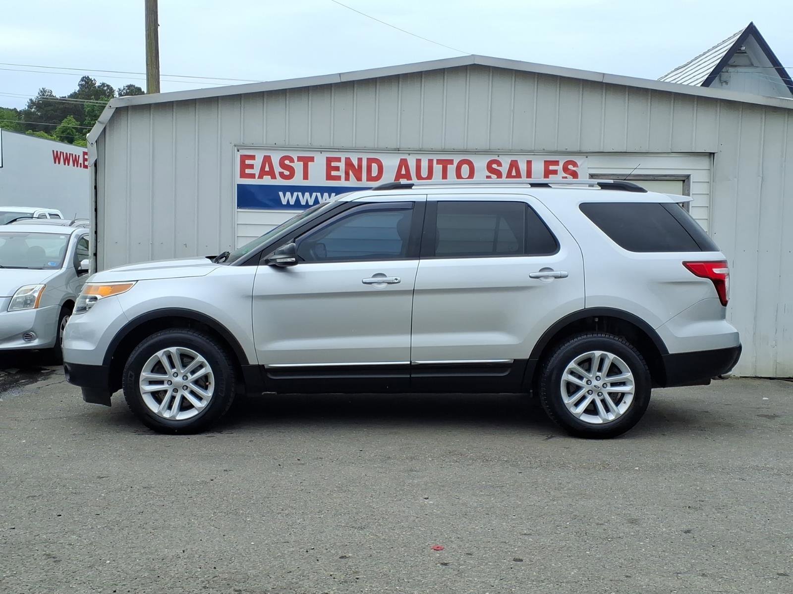 Used 2014 Ford Explorer XLT w/ Equipment Group 202A AWD/4WD image 2