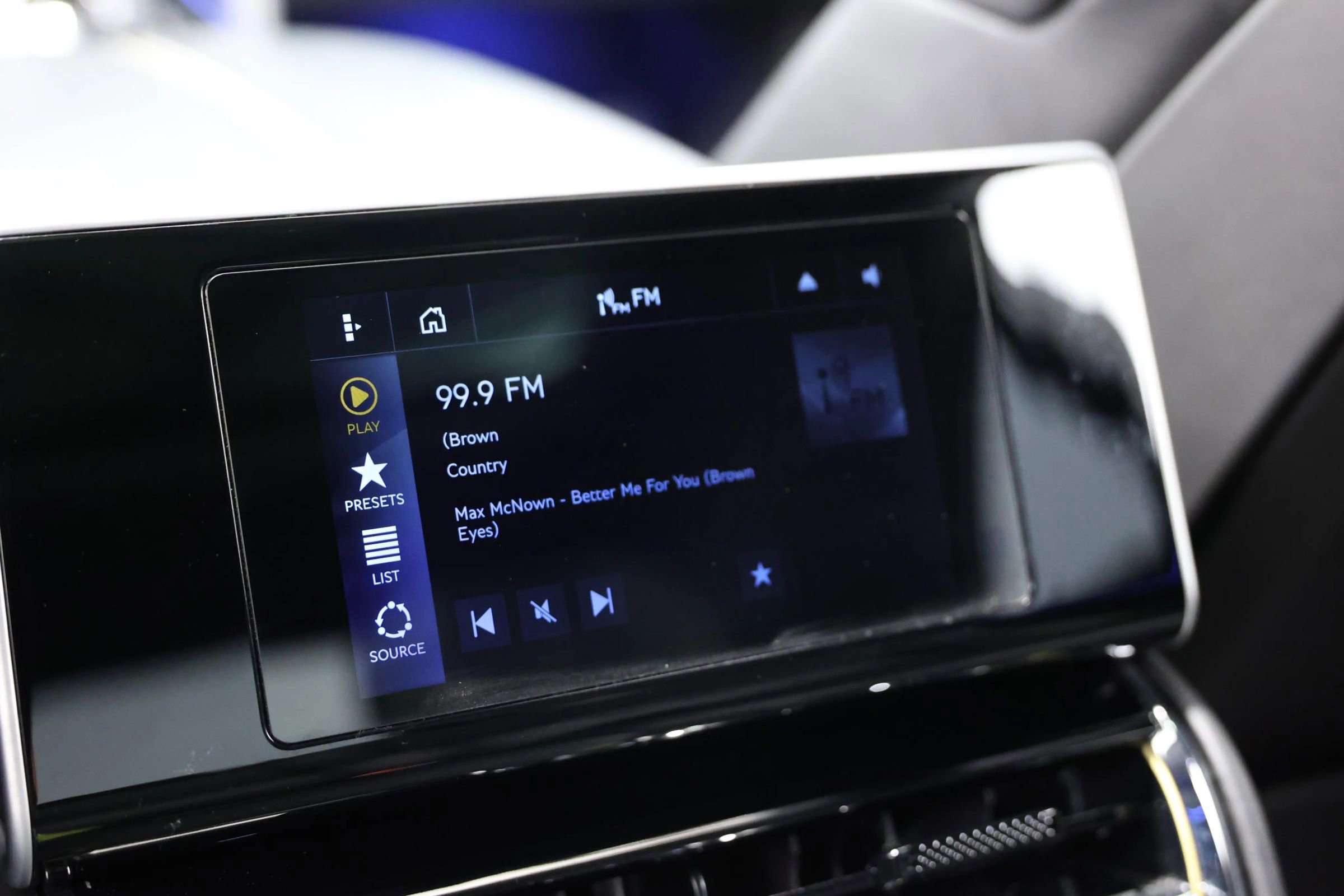 Used 2020 Bentley Flying Spur W12 image 72