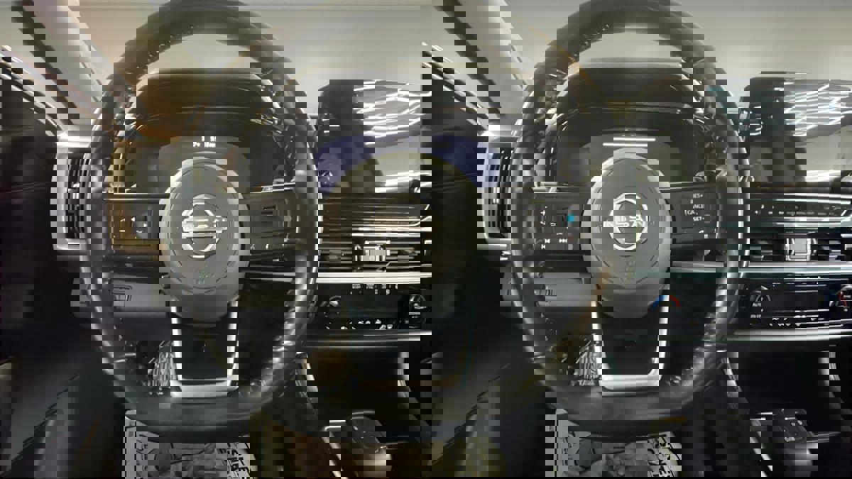 Used 2022 Nissan Pathfinder Platinum w/ Cargo Package image 11