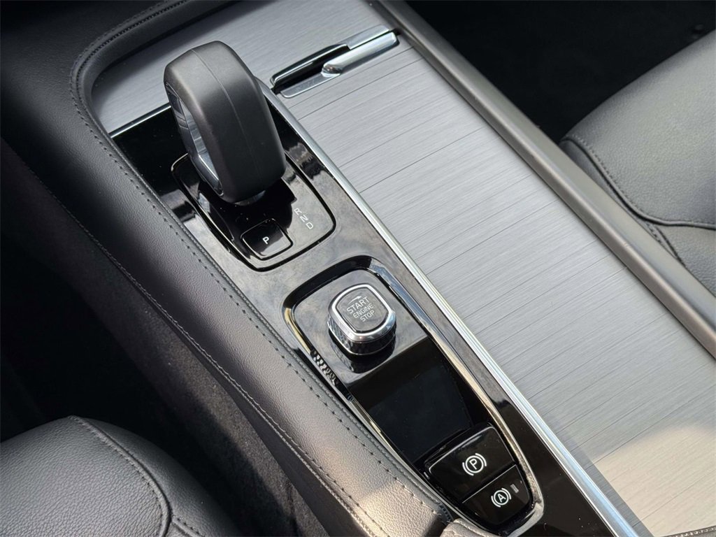 Certified 2024 Volvo XC90 B5 Core w/ Protection Package Premier image 29