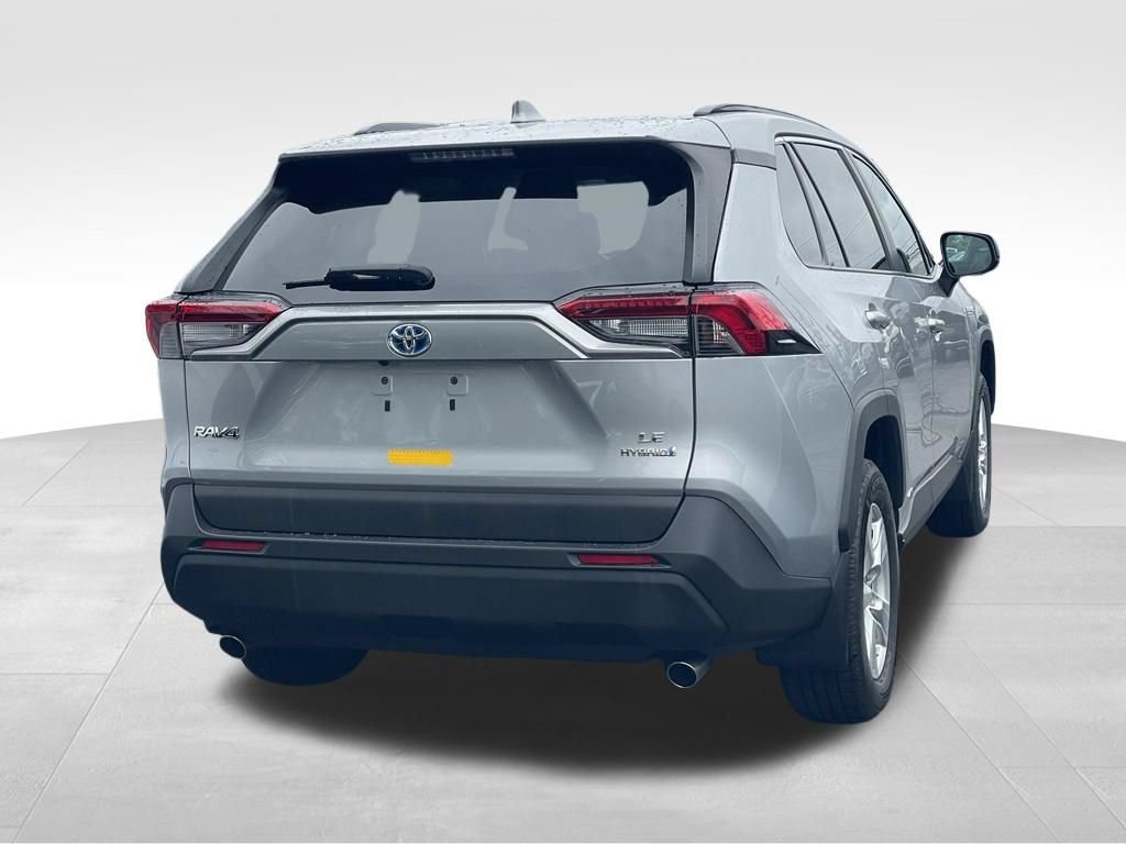 Used 2019 Toyota RAV4 LE w/ Carpet Mat Package AWD/4WD image 4