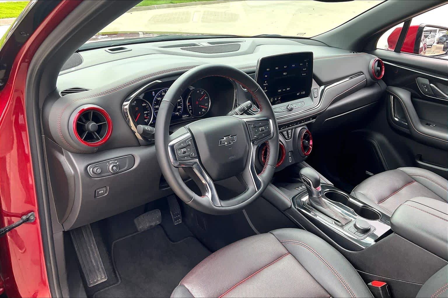 Used 2025 Chevrolet Blazer RS FWD image 17