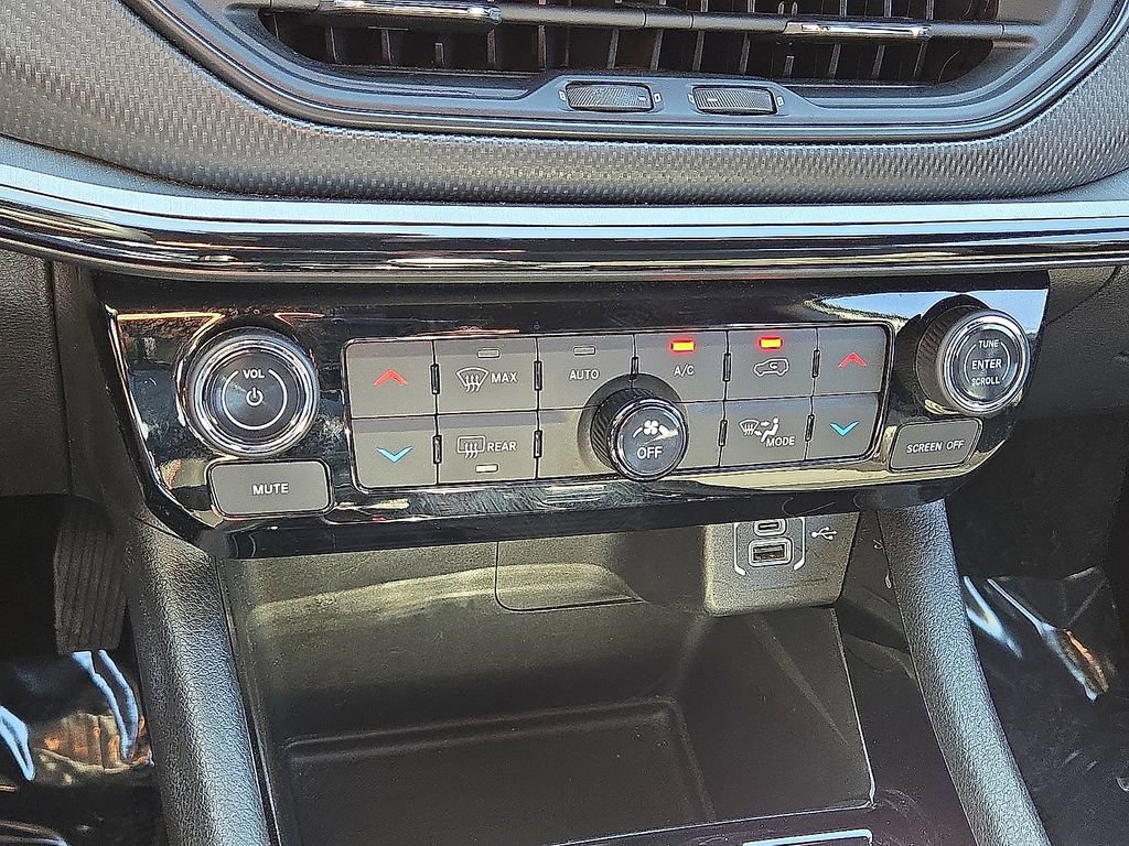 Used 2025 Jeep Compass Trailhawk AWD/4WD image 29